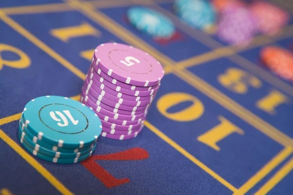 Betting layout and chip placement on European Roulette table
