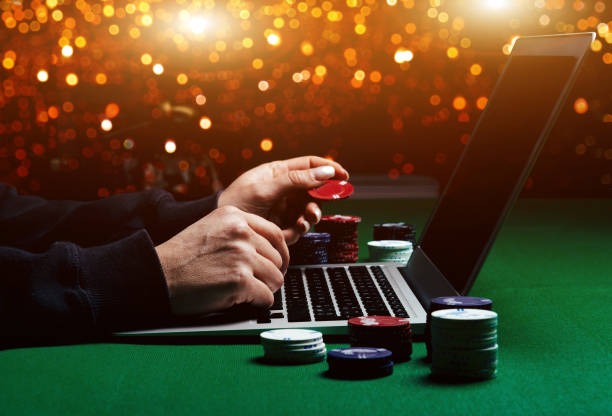 European roulette wheel and betting layout at mister hoki